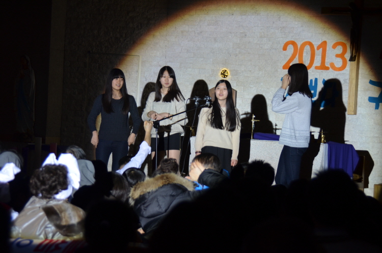 Read more about the article 2013년 성탄축제(동영상)